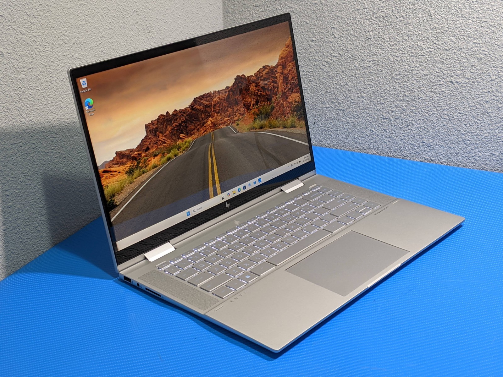 HP Envy x360 2n1 15-ew0013dx 15.6″ FHD TOUCH i5-1235U 1.3GHz 8GB 256GB W11H +PA