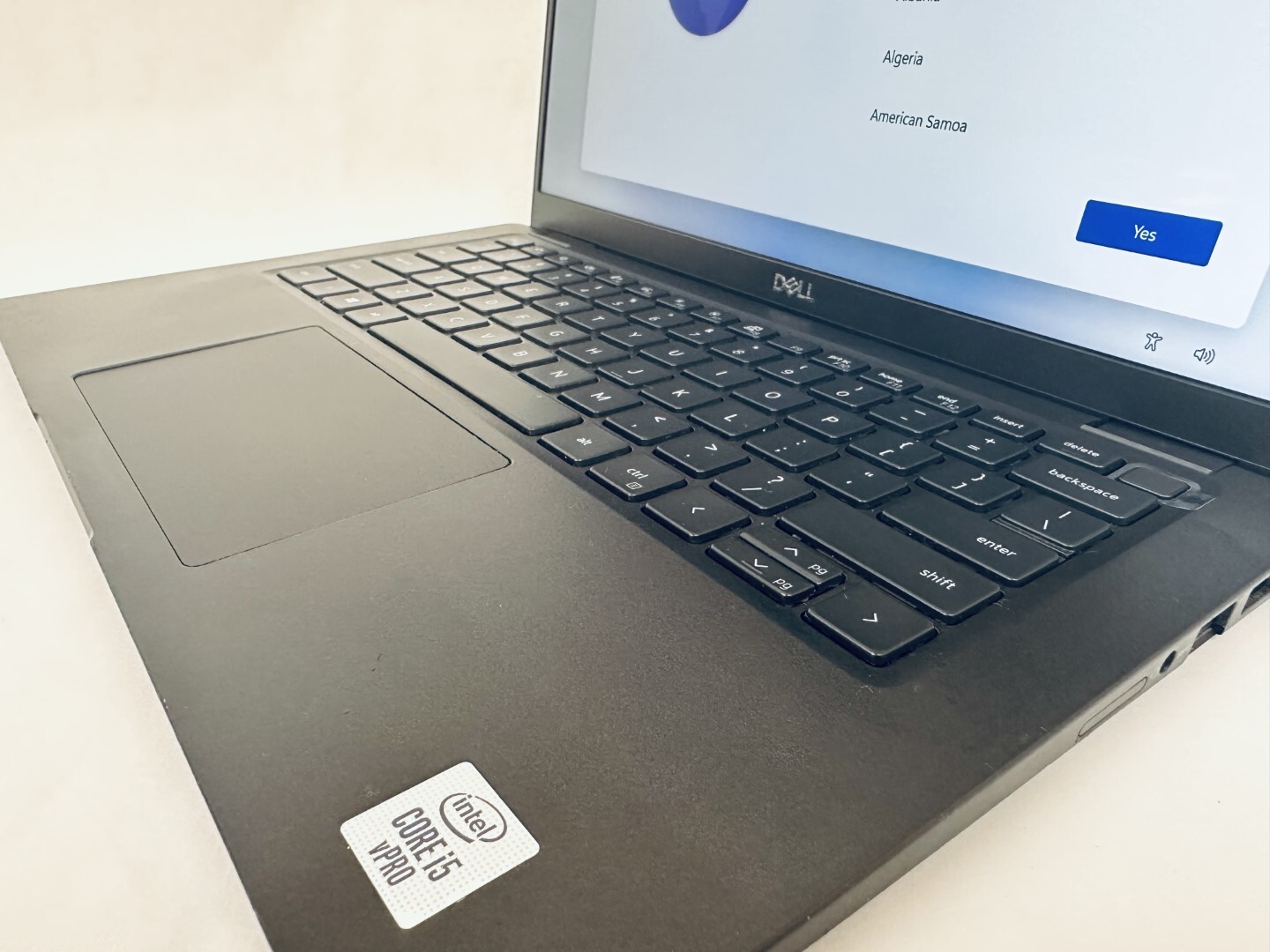 Dell Latitude 7410 14″ FHD i5-10310U 16GB 256GB SSD W11P Laptop U