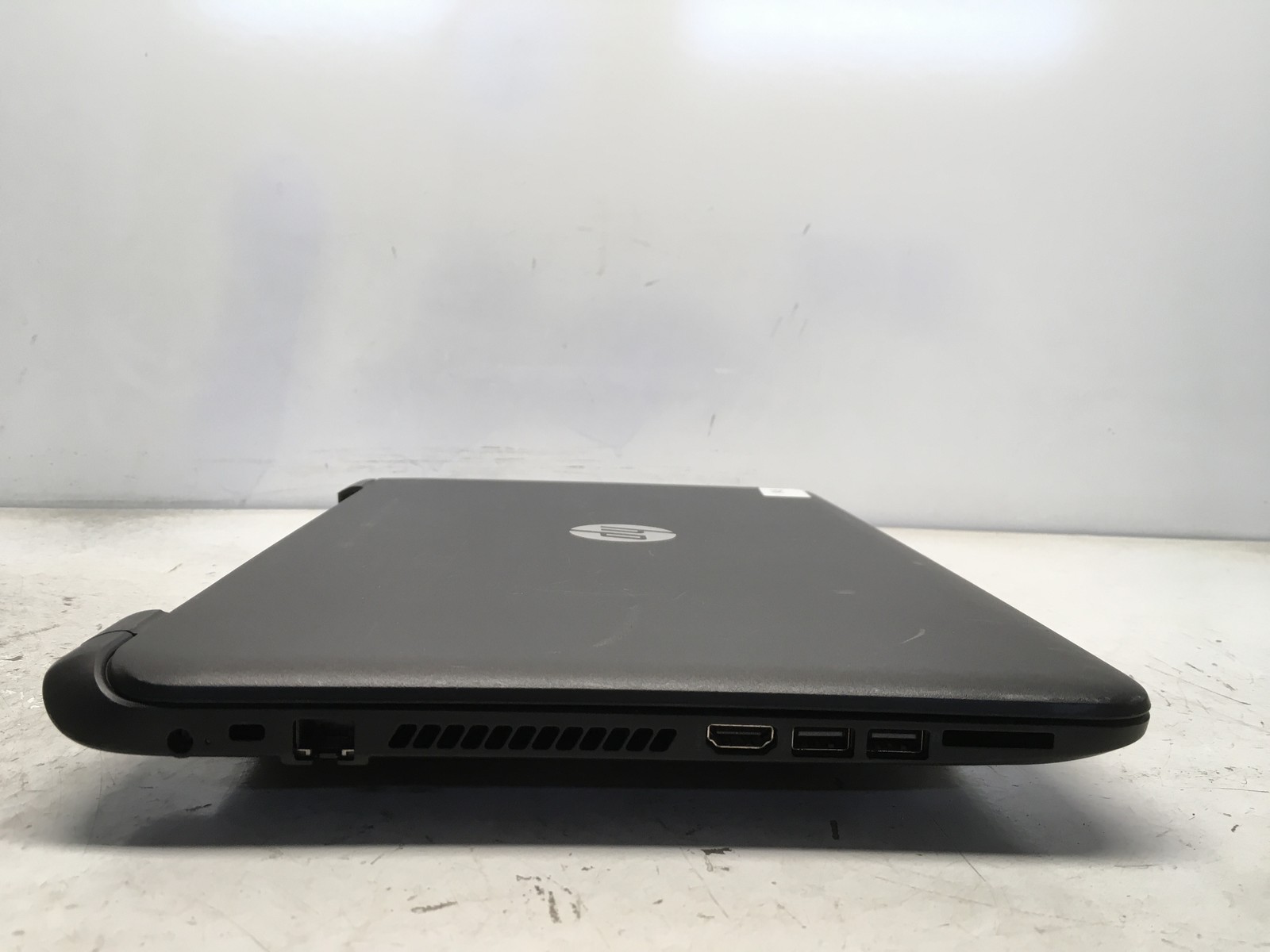 HP 15-F039WM Intel Celeron N2840 2.16GHz 4 GB NO HDD No Batt