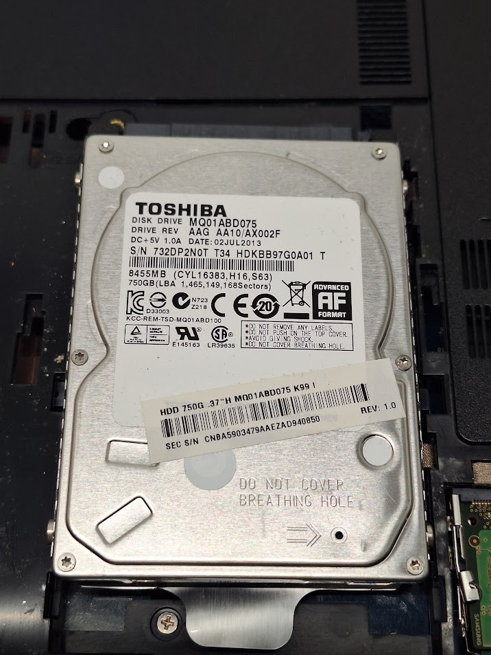 Samsung NP355V5C Laptop 750 GB HDD 4GB Ram for Parts/Repair