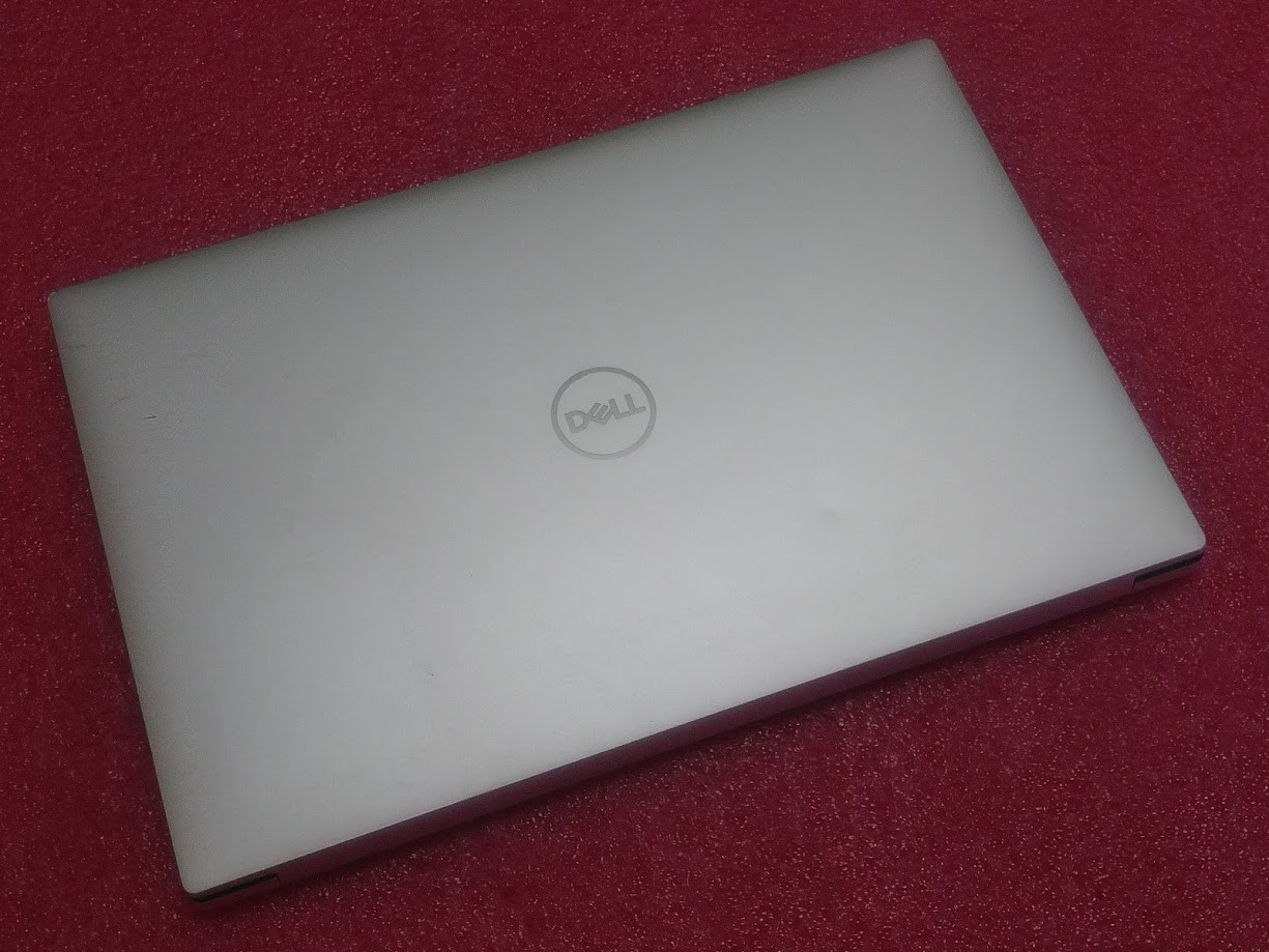 Dell XPS 15 9520 – i7-12700H 14-Core – 1TB NVMe- 24GB DDR5 – NVIDIA RTX 3050 Ti