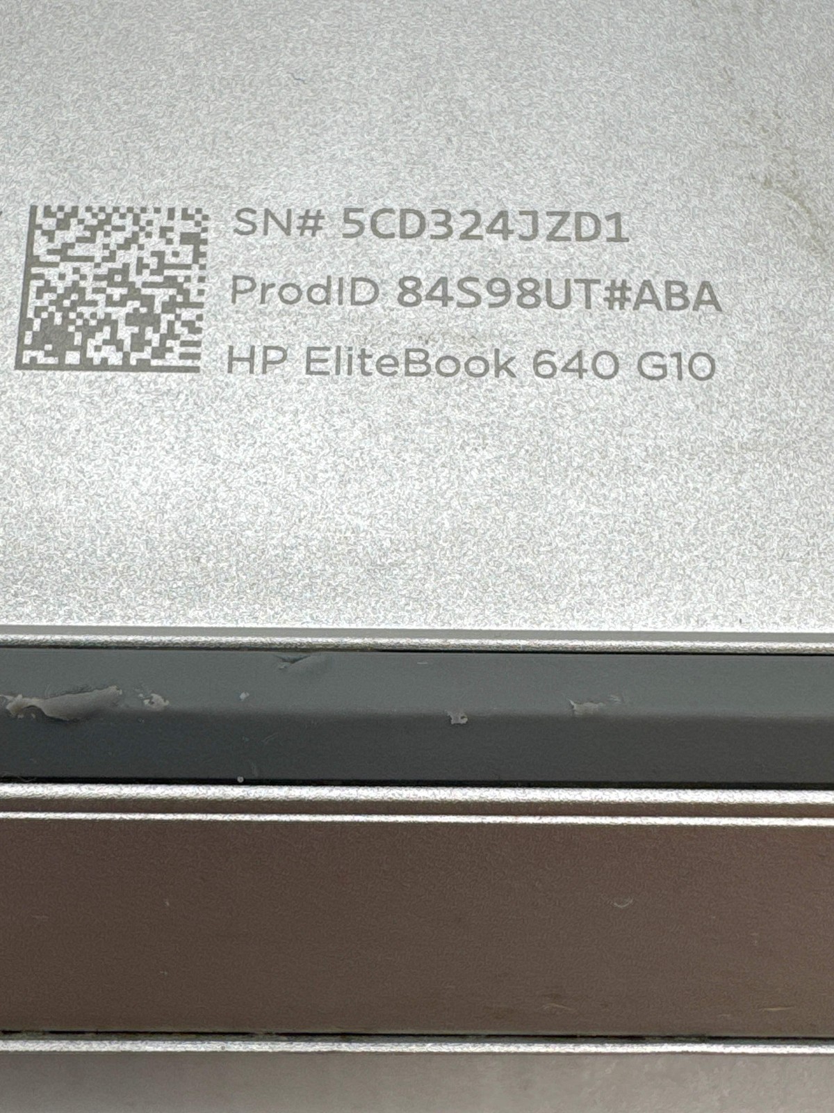 HP EliteBook 640 G10 14.0″ Touch Core i5-1335U 256GB SSD 8GB RAM – Screen Marks