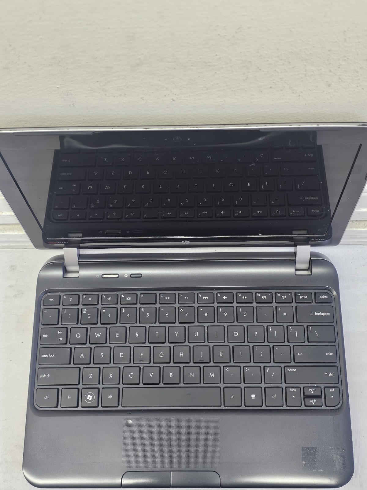 HP 3115m Laptop – AMD E-300 – 4GB RAM – NO BATT – BIOS LOCKED – NO HDD/OS Parts