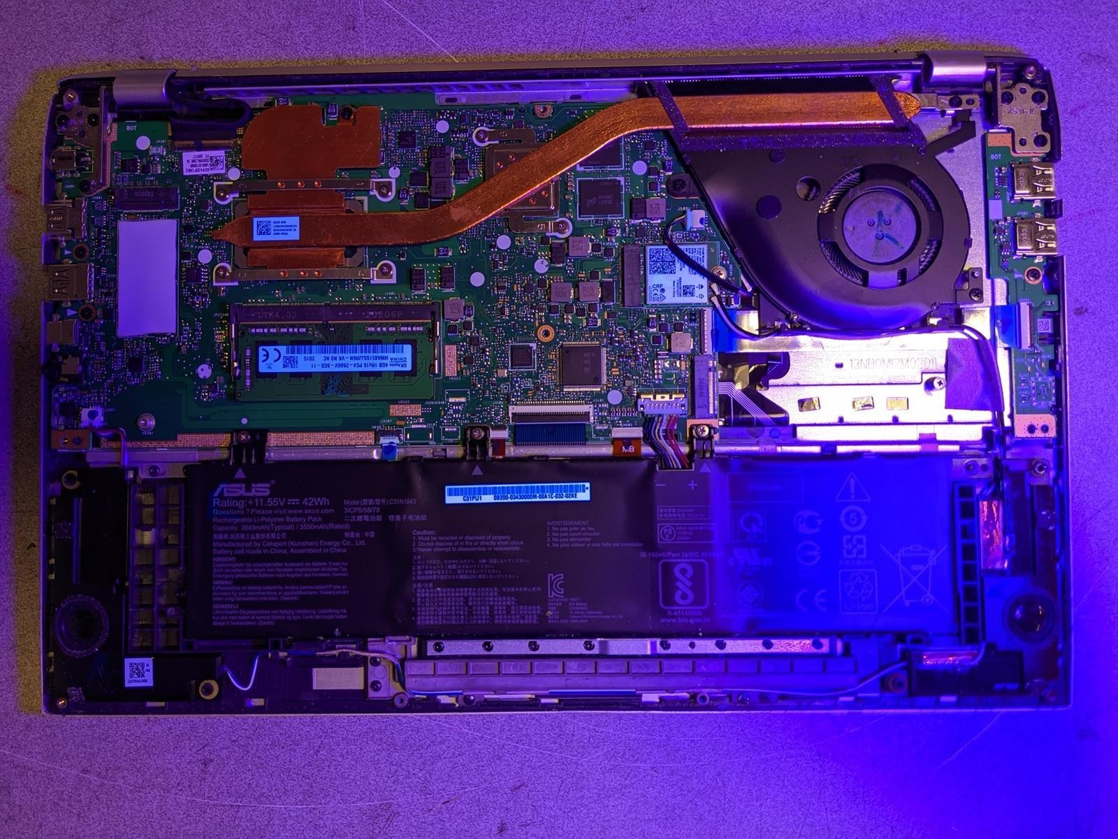 ASUS VIVOBOOK 15 S532F i5-10210U @ 1.60 GHz, 8GB RAM, NO HDD/OS – (FOR PARTS)