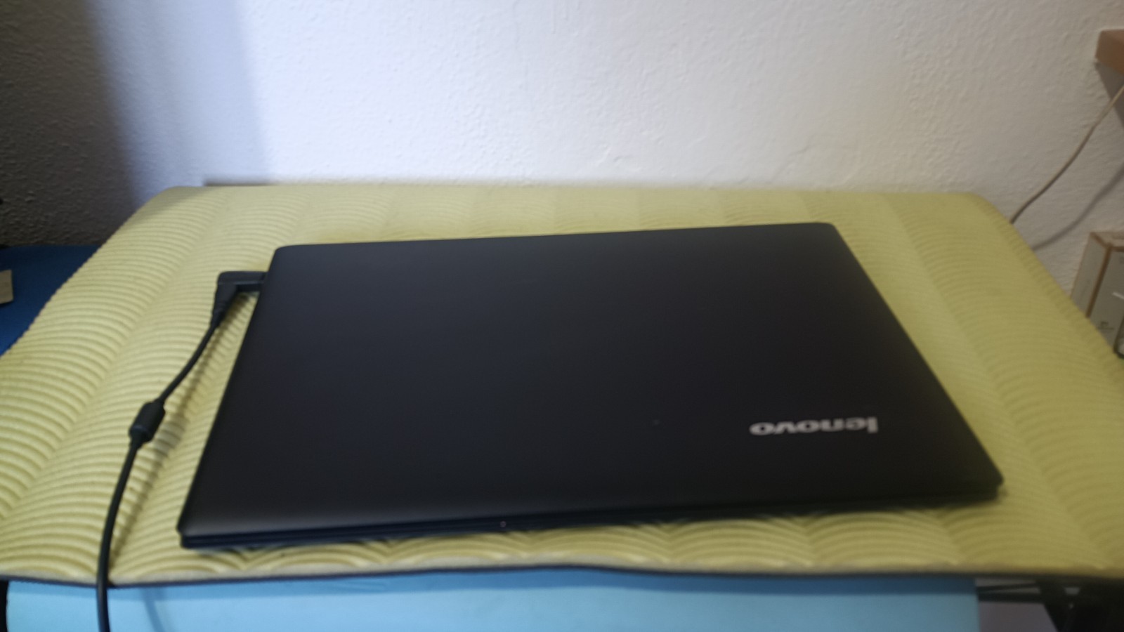 Lenovo ideapad G70-35 17.3″ 1600×900 AMD A8-6410 QUADCO 8gb 256gb RADEON R5 1GB