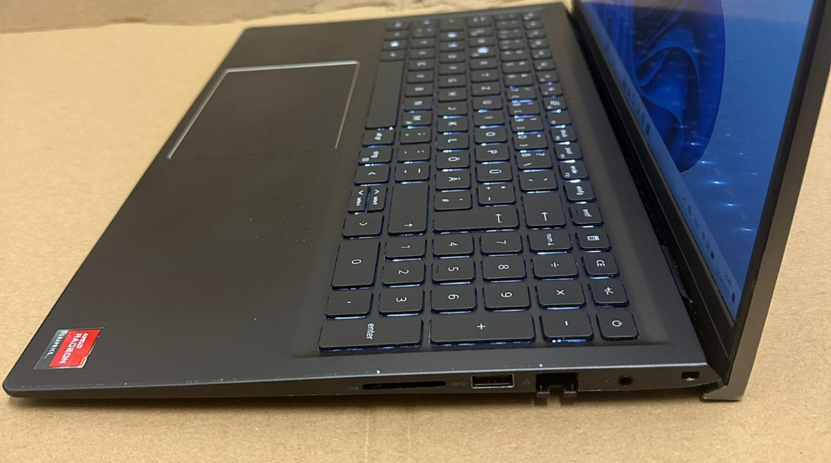 Dell Vostro 5515 Ultrabook Black 8GB 256GB SSD 15.6 FHD AMD Ryzen 4.3GHz