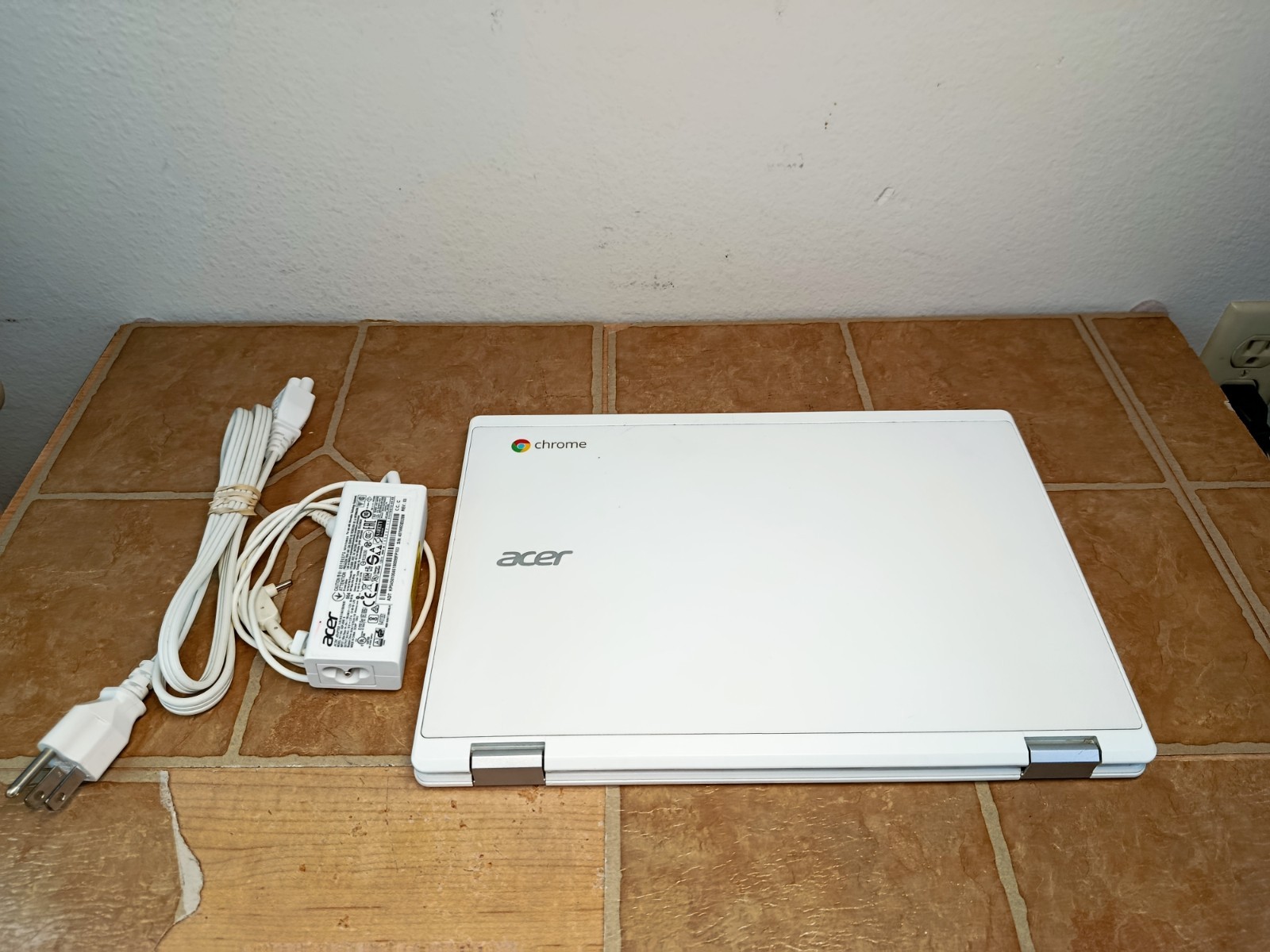 ACER Chromebook CB3-131 N15Q10 w/ Power Adapter Charger White
