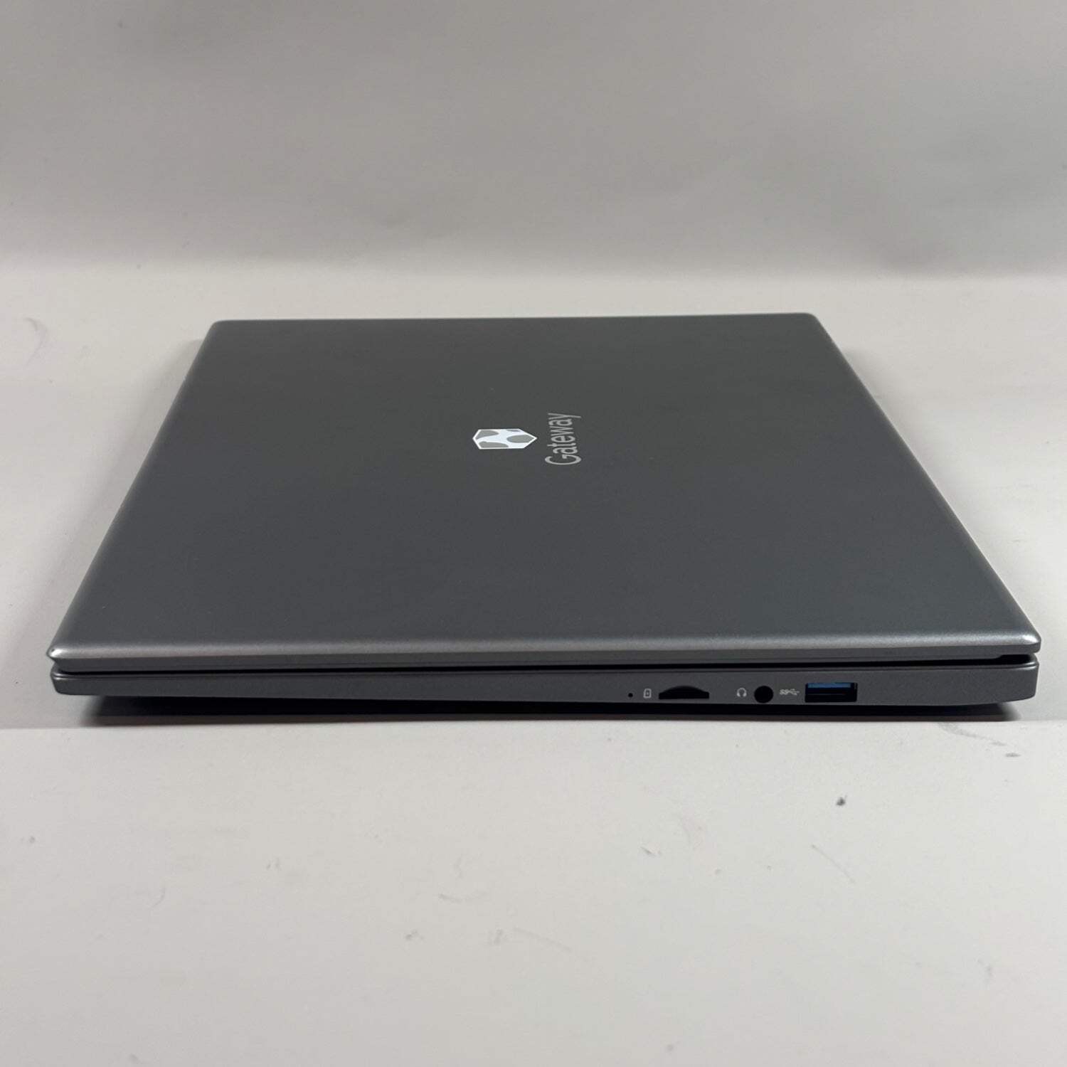 Gateway Laptop 15.6″ Ryzen 7 3700U 2.38GHz 8GB RAM 500GB SSD