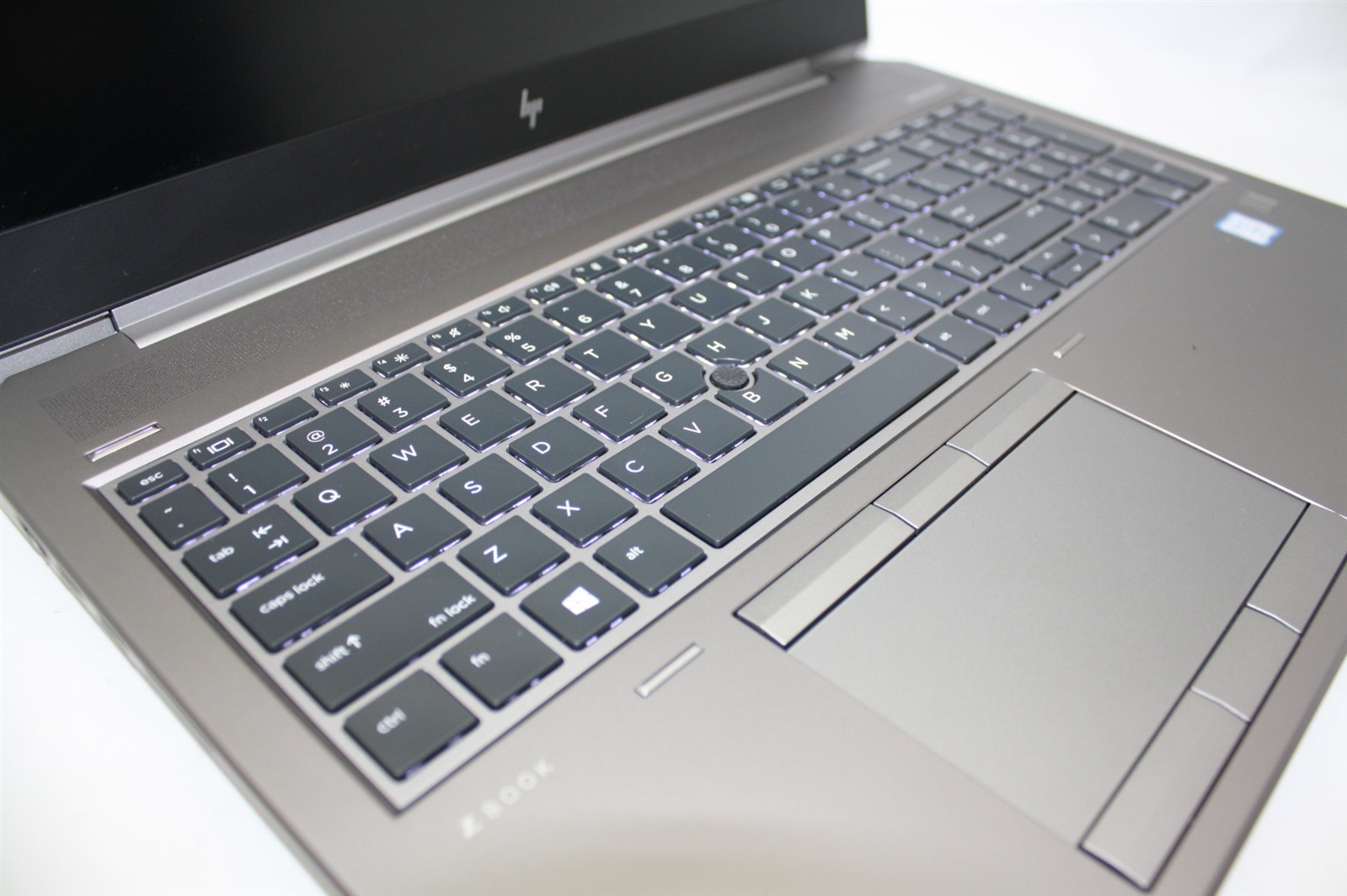 15.6″HP ZBook 15 G5 Xeon E-2176M 2.70GHz RAM 32GB NVMe 512GB Quadro P2000
