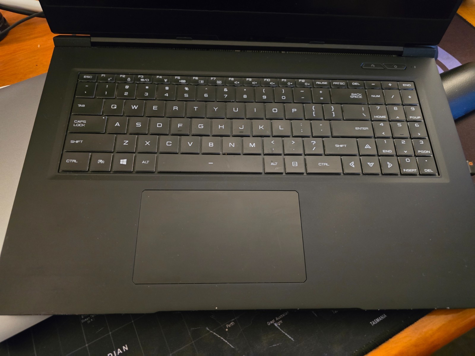 MAX-17 Light Mag 17.3″ Gaming Laptop, i7-10875H, 2070 Super, IPS 240Hz