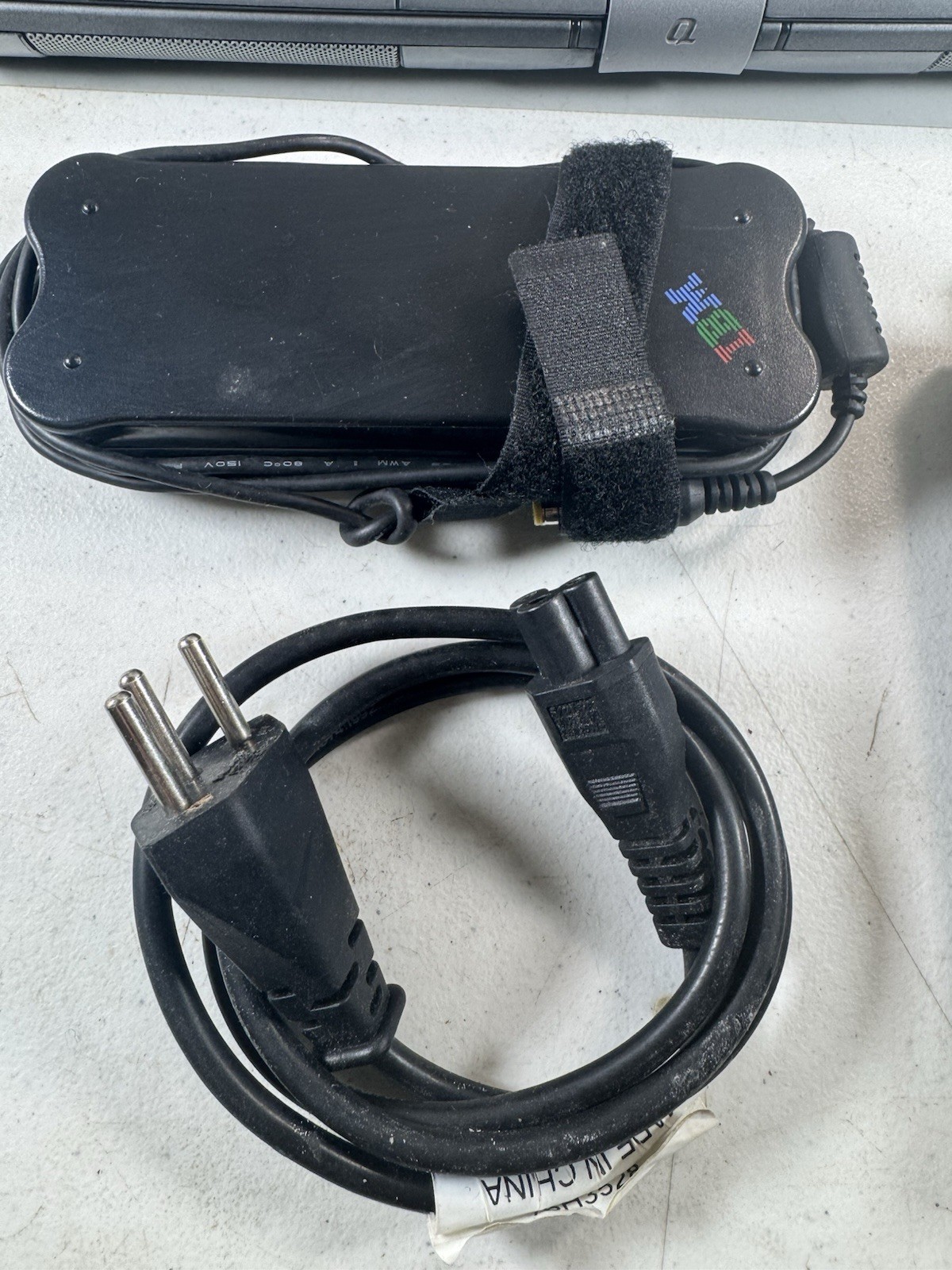 Compaq Presario 1700 Laptop Boots Windows 98 w/ Bag PSU HP CD-RW Dock