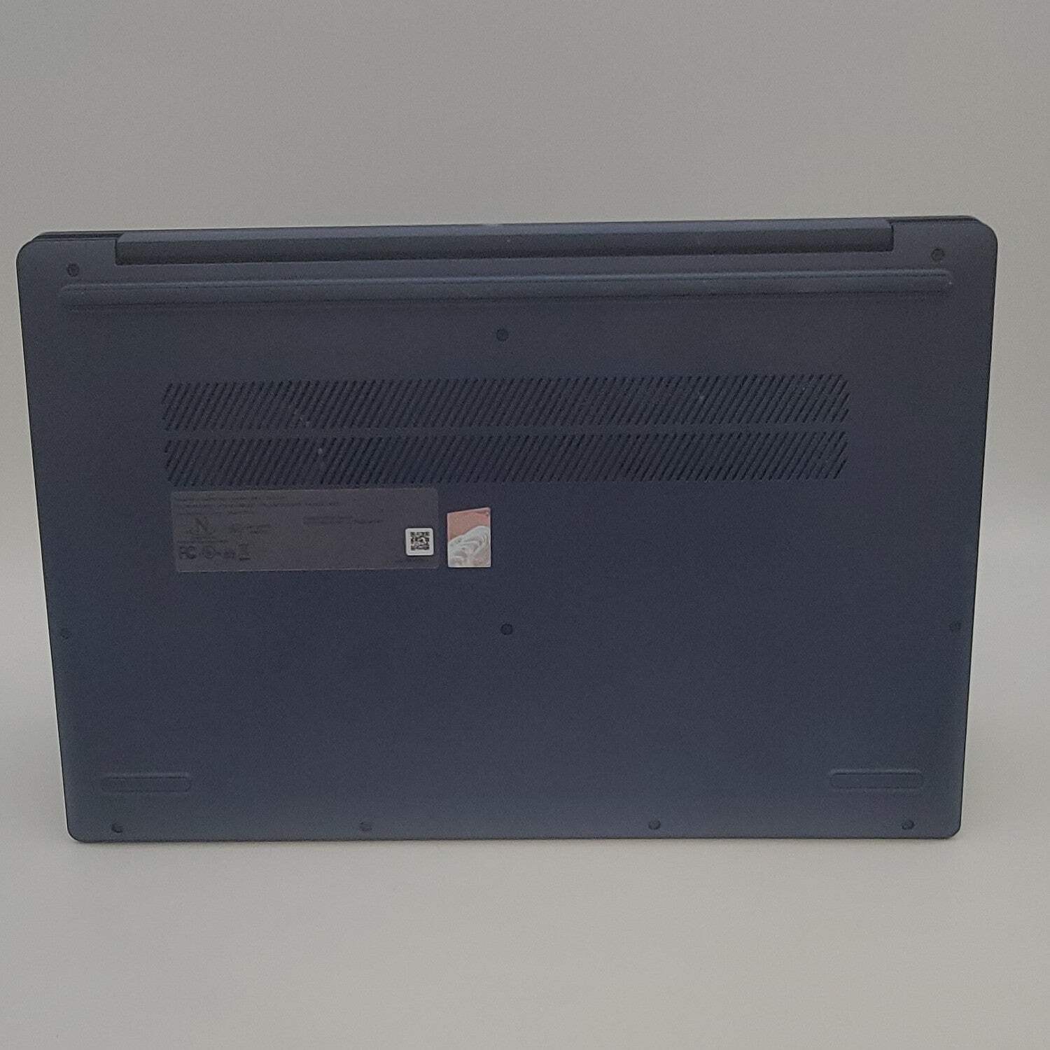 Lenovo IdeaPad Slim 3 15AMN8 15.6″ Ryzen 5 7520U 2.8GHz 8GB RAM 512GB SSD