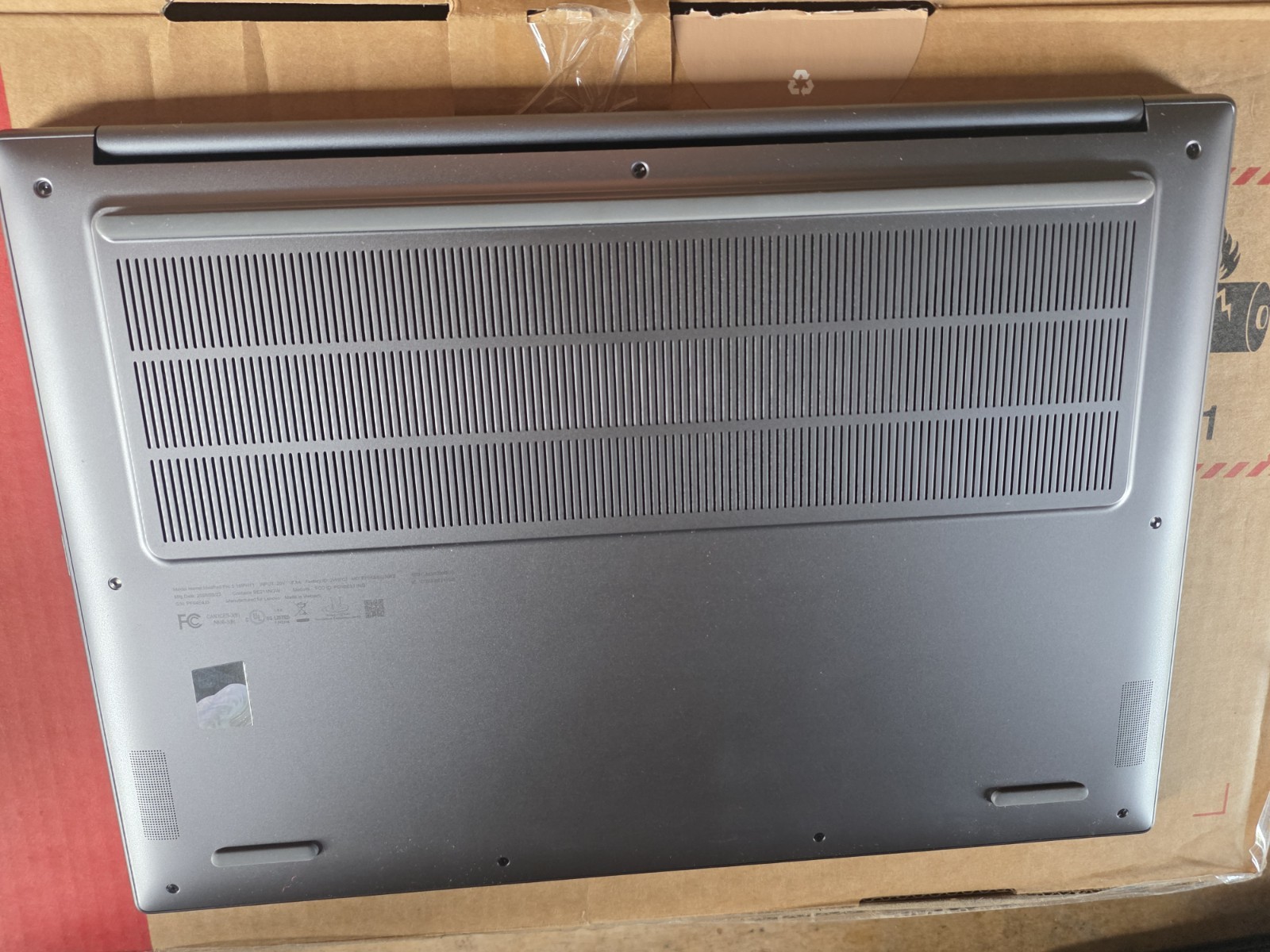 Lenovo IdeaPad Pro 5 16IPH11 – 16″ Touch Core Ultra 9 32GB RAM 1TB SSD RTX 5050