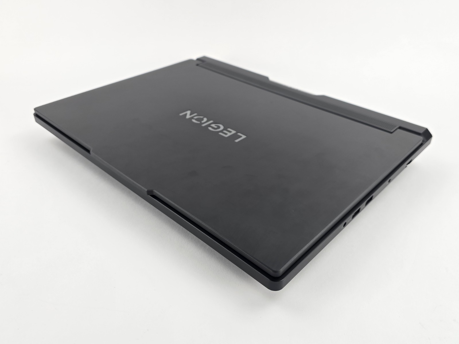 Lenovo Legion Pro 7i 16IAX10H 16″ 2.5K OLED Ultra 9 275HX 32GB 1TB RTX 5080 Good