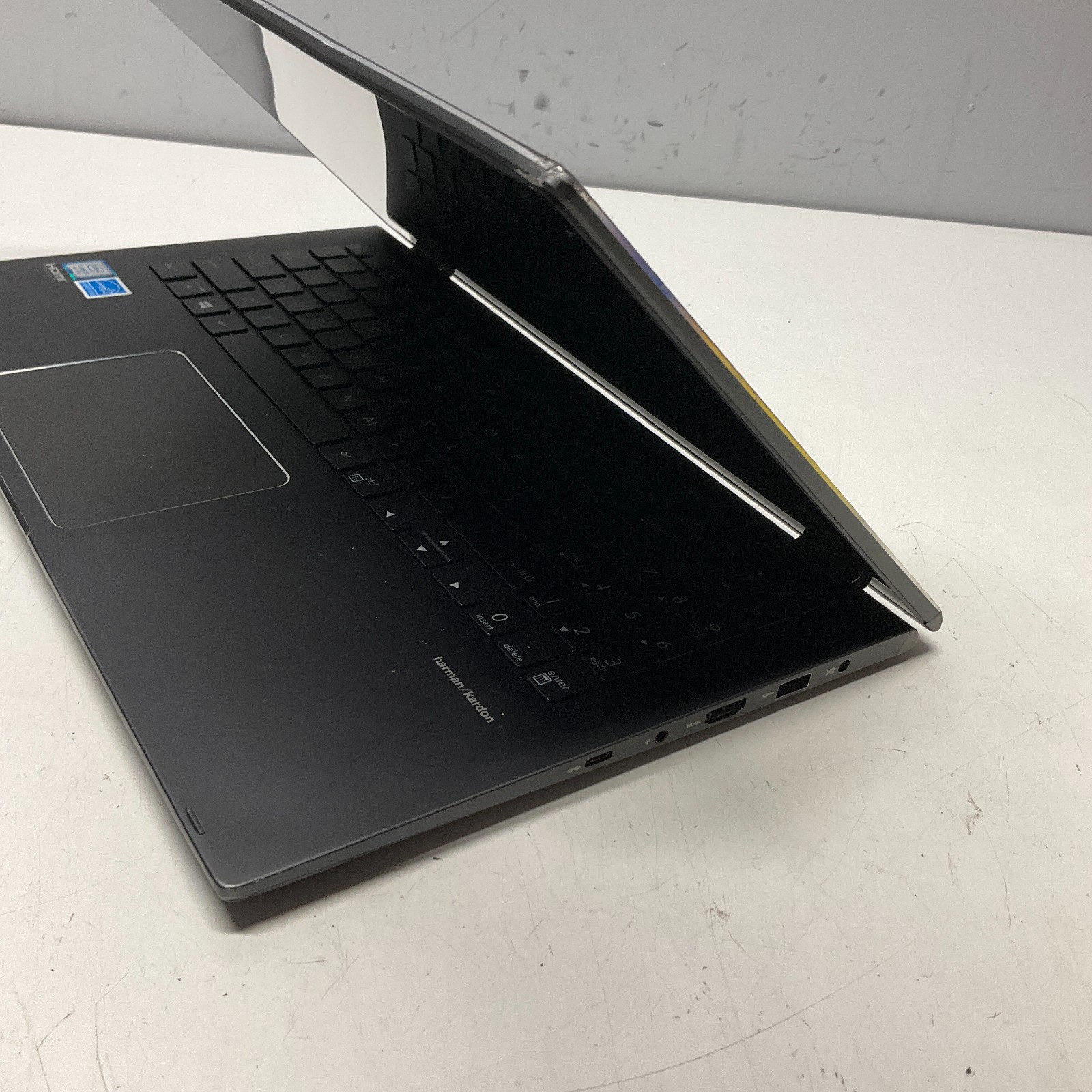 Asus Zenbook 15 Q526FA 15.6″ i7-8565U 1.80GHz 16GB 1TB HDD Win 11 Pro READ