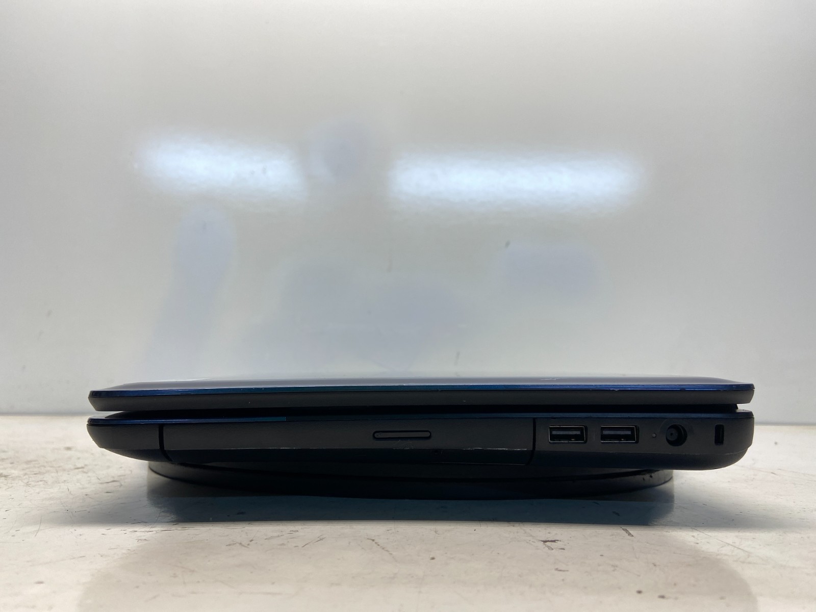 HP 2000-2D19WM AMD E-300 1300MHz 4 GB NO HDD