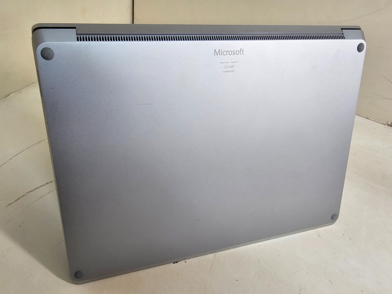 Microsoft Surface Laptop 4 1958 – 2.2 GHz Ryzen 5 8GB 256GB 13.5″ Touchscreen 1