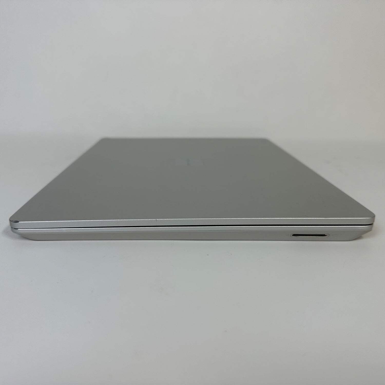 Microsoft Surface Laptop Go 1 1943 12.4″ i5-1035G1 1.0GHz 4GB RAM 64GB SSD