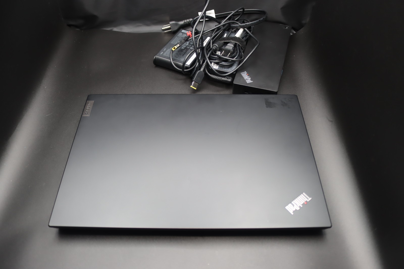LENOVO THINKPAD P15V GEN 2 i7-11800H@ 2.30GHz 32GB RAM 512GB W11P + Dock Station