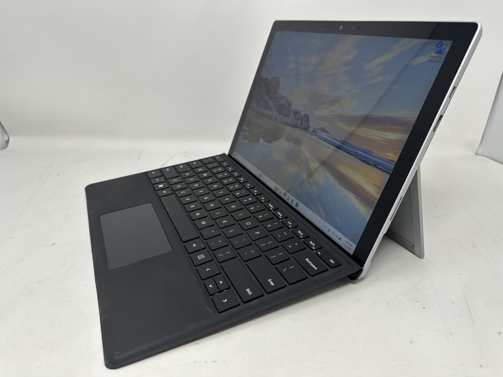 Microsoft Surface Pro 7+ 1960 128GB SSD, Intel Core i5 11th Gen, 8GB RAM