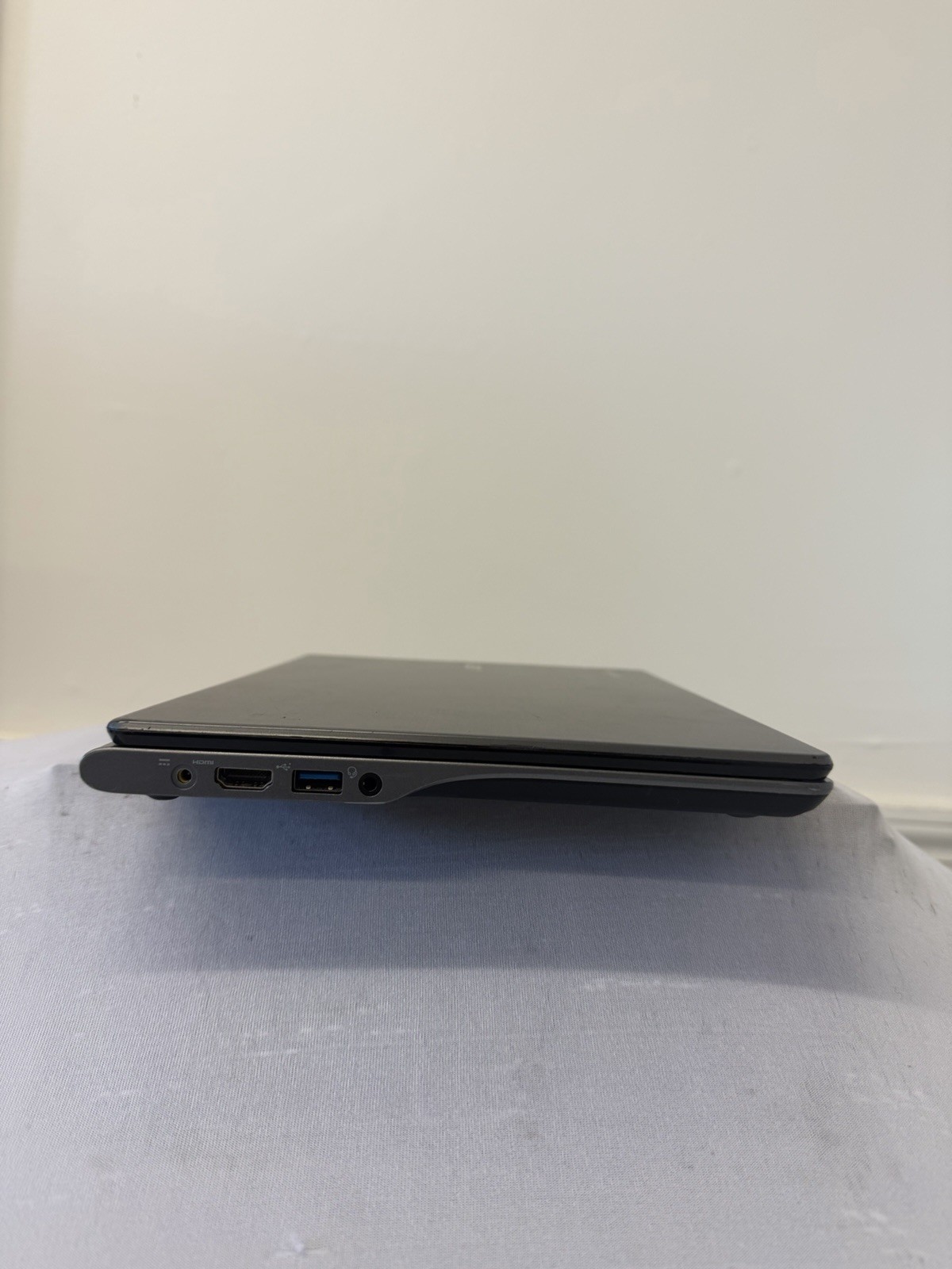 Acer Chromebook C740-C4PE Laptop – Good Screen – Intel Celeron 3205U – Read Des