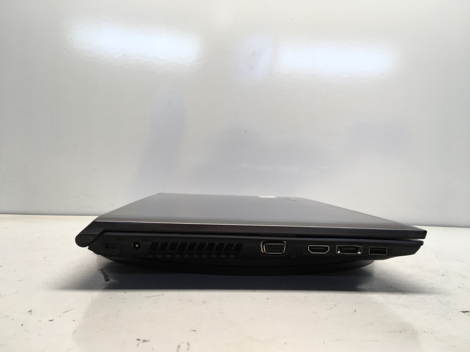 Lenovo V570 Intel i5-2430M 2.4GHz 6 GB NO HDD No Batt