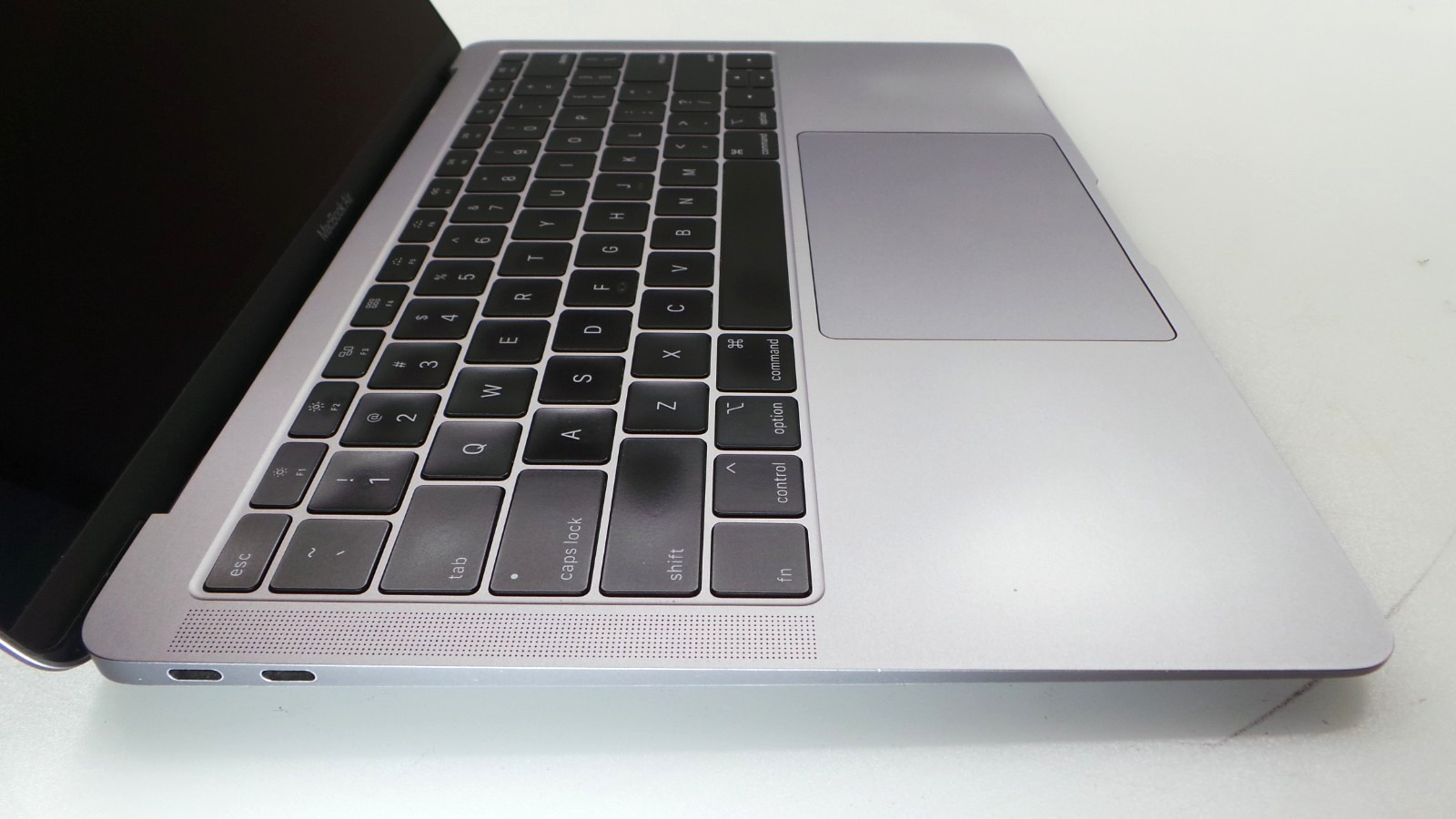 Apple A1932 MacBook Air 13″ 2018 i5-8210Y 1.6GHz 8GB RAM 128GB Cycle: 484 *READ*