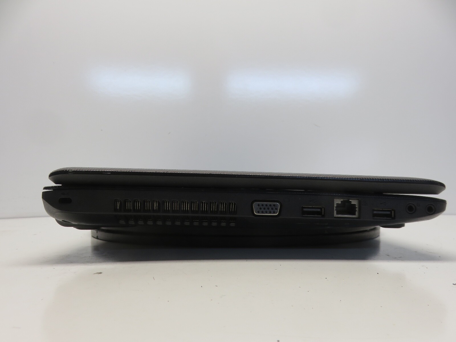 Toshiba Satellite C655D-S5300 AMD E-300 1.3GHz 4 GB NO HDD No Batt