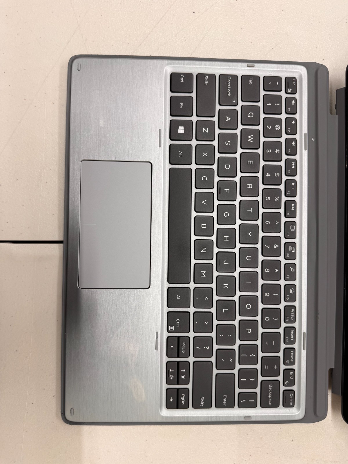 Dell Latitude 7210 2-in-1 12.3″ Touch i5-10310U 8GB RAM 256GB SSD Win 11 Pro