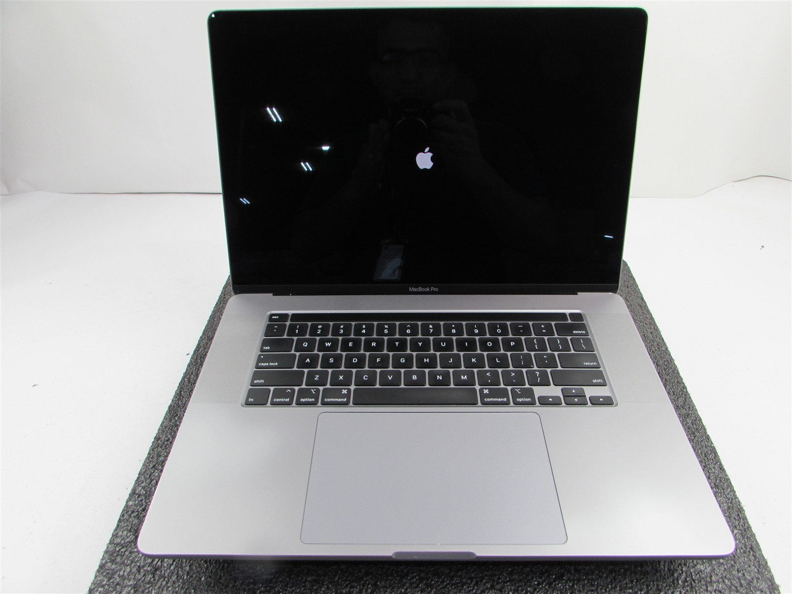 APPLE MACBOOK PRO A2141 3072X1920 I9-9980Hk 1TB SSD 32GB RAM AMD GPU NO O.S