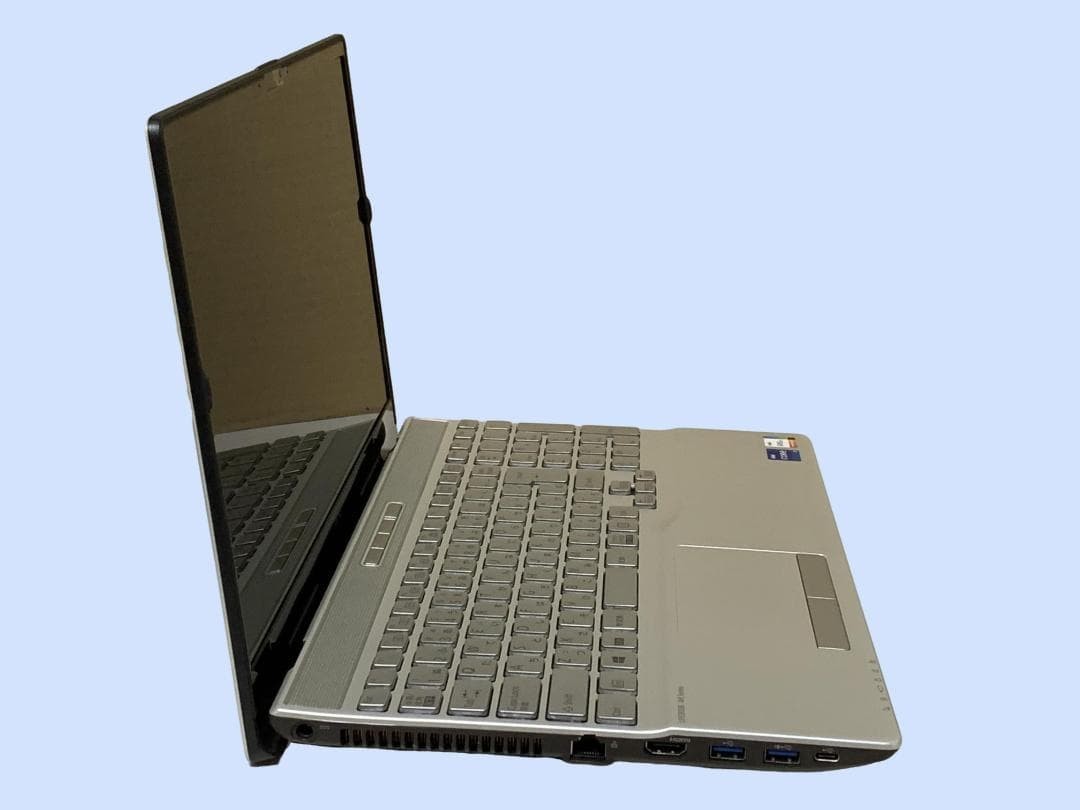 Fujitsu LIFEBOOK AH53/E3 Core i7-1165G7 SSD 512GB 8GB Windows 11 m66