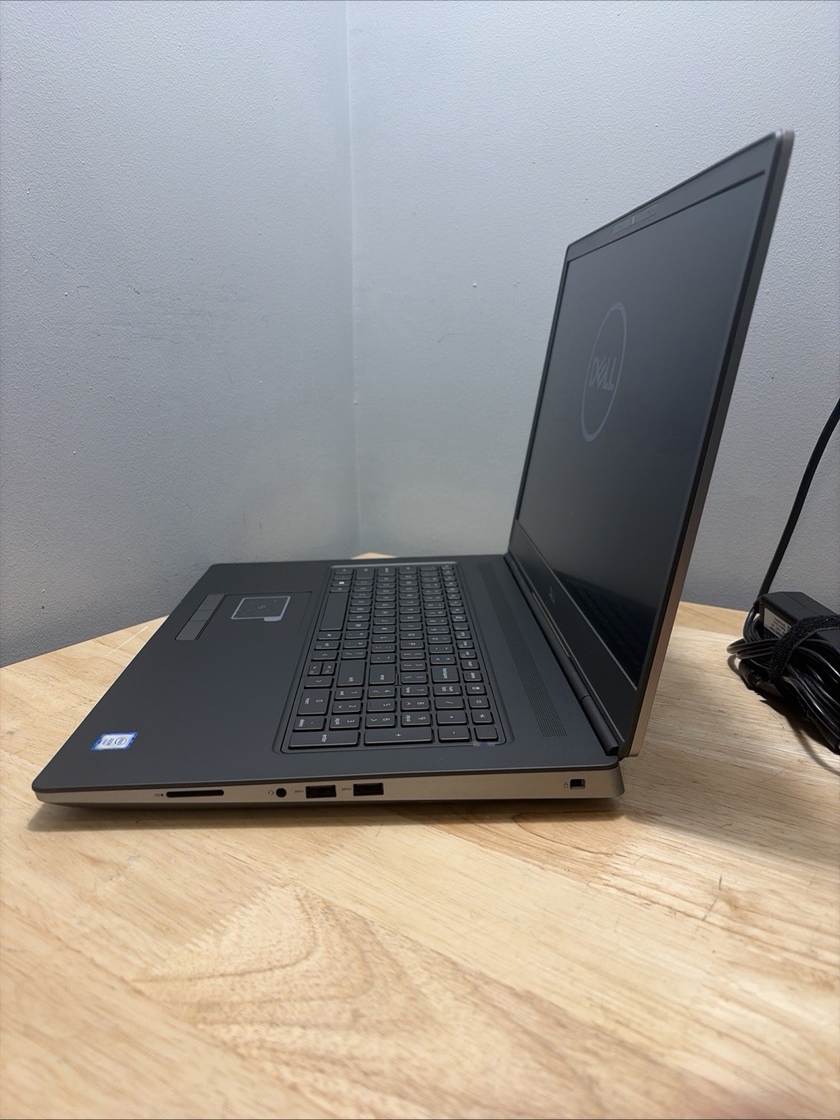 Dell Precision 7750 Xeon W-10885M 2.4GHZ 32GB 512GB WCam WiFi W11 Cord