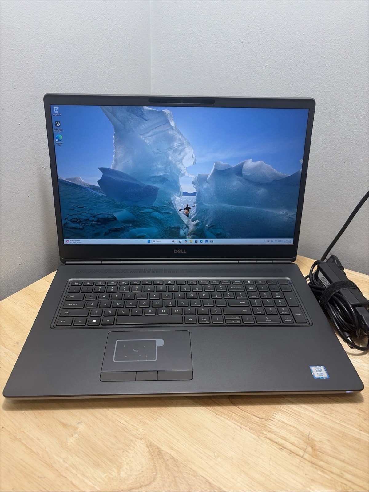 Dell Precision 7750 Xeon W-10885M 2.4GHZ 32GB 512GB WCam WiFi W11 Cord