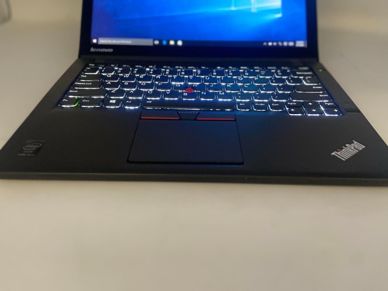 Lenovo ThinkPad X240 12″ i5-4300u 1.9GHz 8GB 320GB Touch Screen Win 10 Laptop