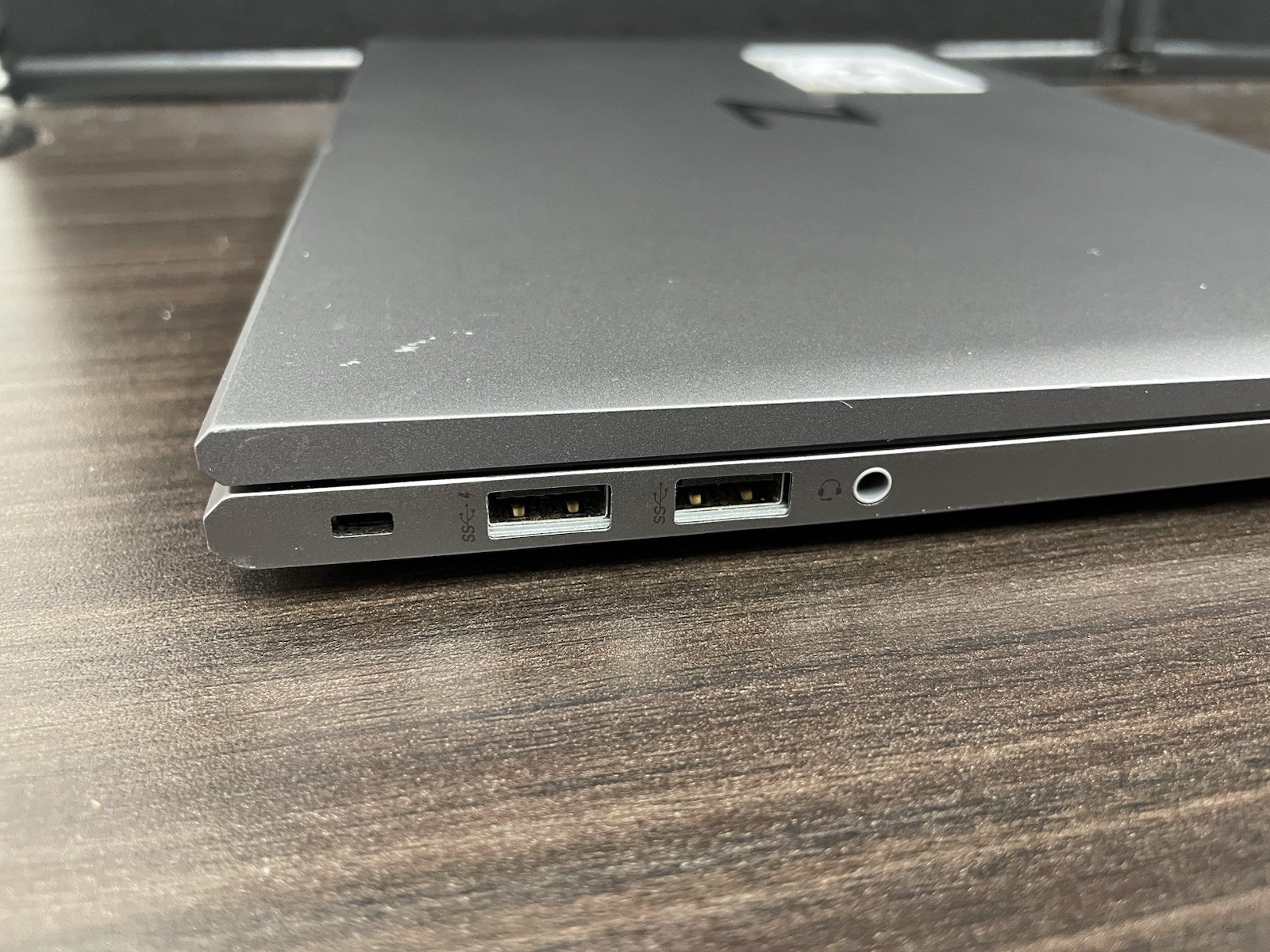 HP ZBook Firefly 14″ G7 i7-10610U 16GB RAM 128GB SSD