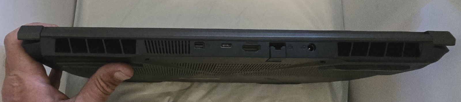 Eluktronics RP15 G2 RTX4060 Ryzen 7 7840HS 64GB RAM 250GB Gaming laptop READ
