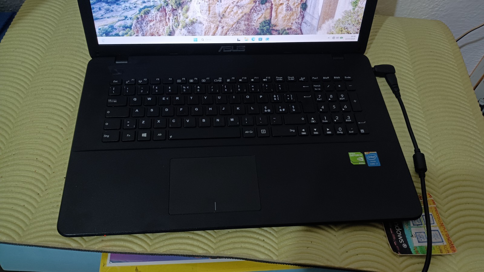 ASUS R752L i7-4510U 8gb 256GB SSD M2 17.3″ 1600×900 nvidia 820m 2gb windows 11