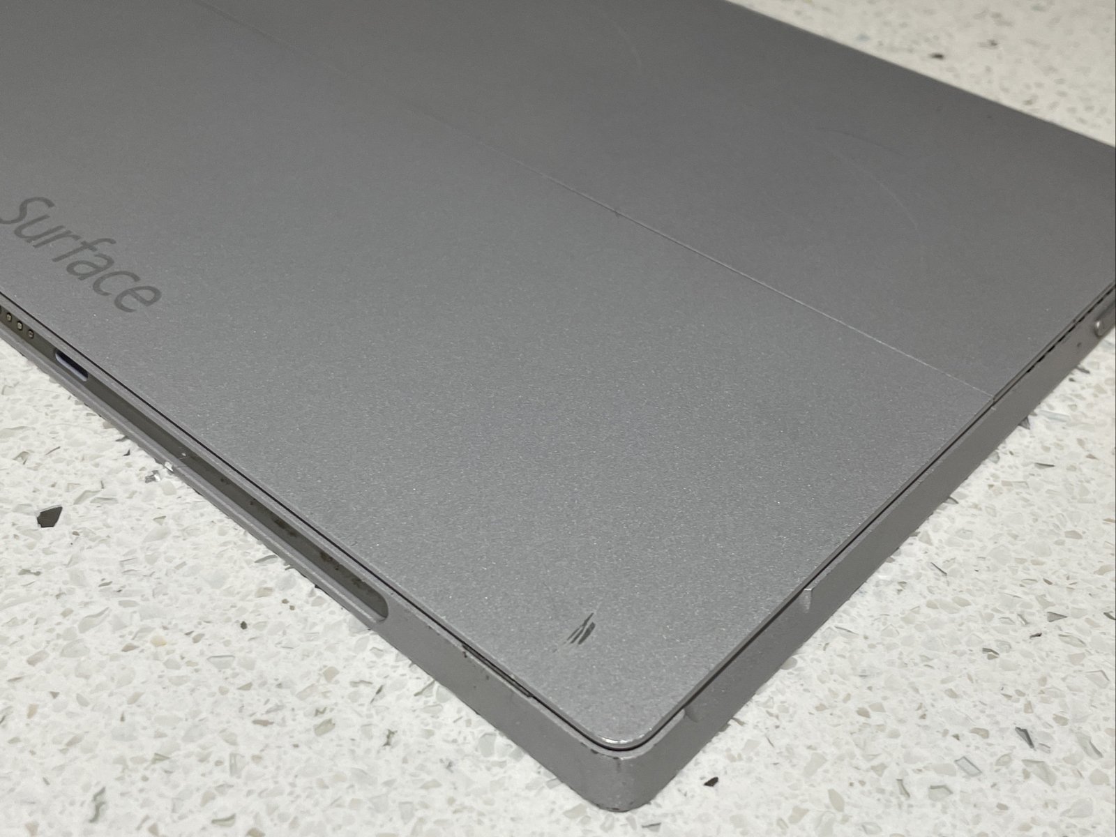 Microsoft Surface Pro 3 1631 12.3″ i7-4650U 8GB 256 GB SSD QHD WIN 10 PRO + Case