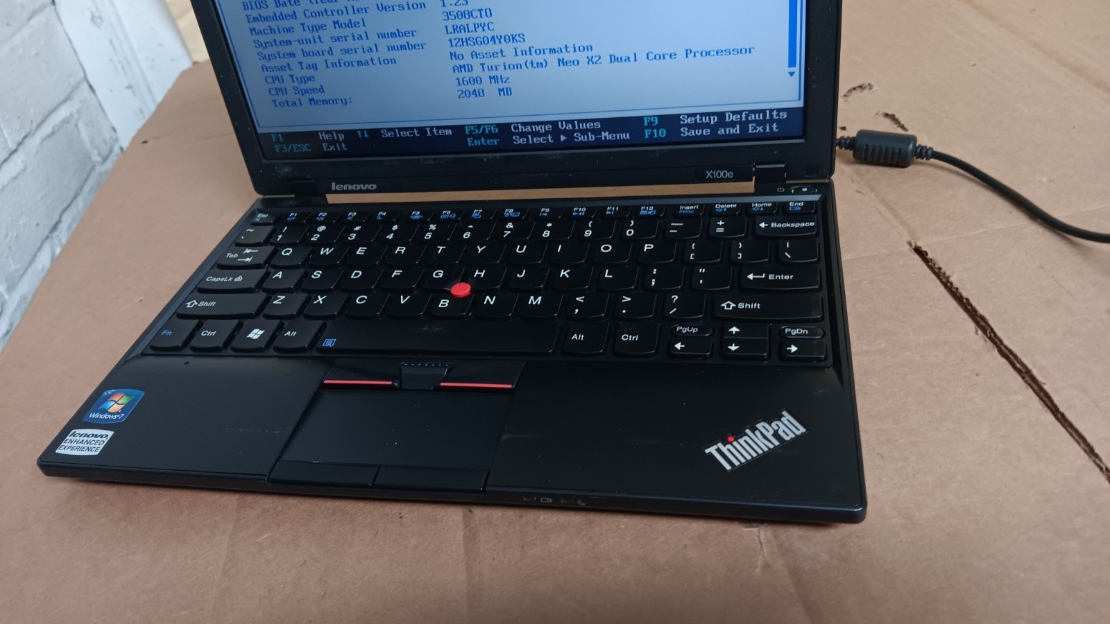 Lenovo Thinkpad X100e Laptop AMD Turion Neo X2 Dual core 11.6-inch LCD Screen