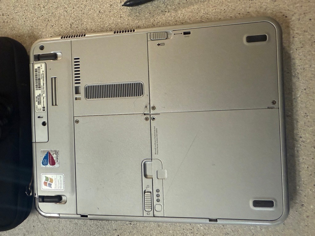 HP Compaq tc1100 Tablet PC Pentium M 1GHz 256MB. BATTERY ISSUE BUT READ DESCRIPT