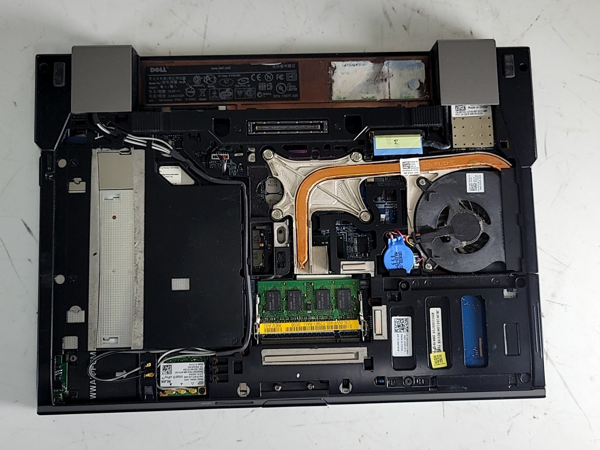 DELL LATITUDE E6400 Laptop Intel CORE2 DUO P8400 1GB 160GB SEE NOTES