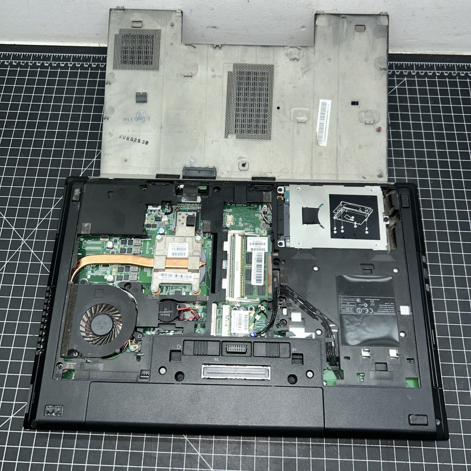 **PARTS/REPAIR**HP Elitebook 8570P Laptop with Power Cord