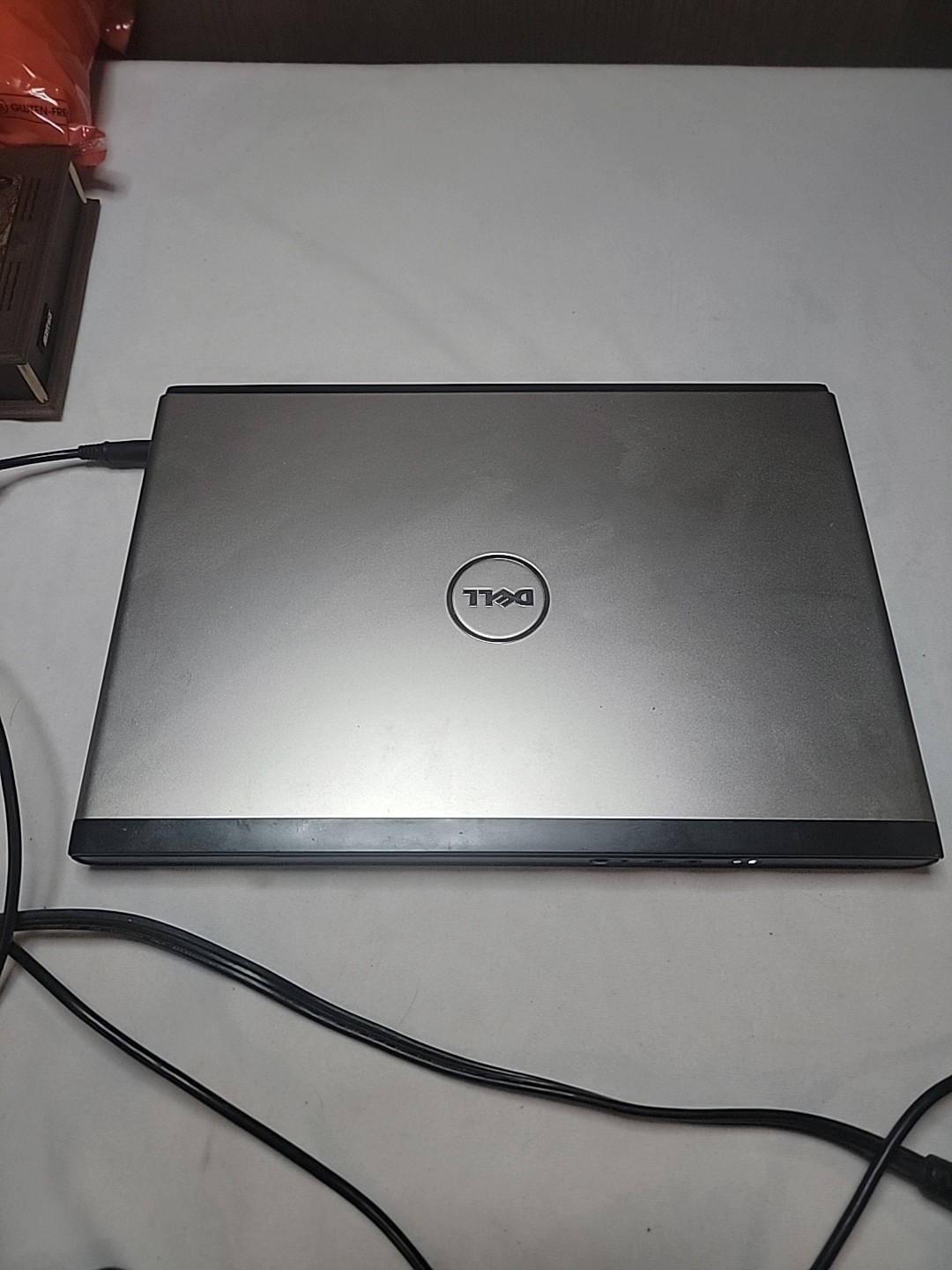 Dell Vostro 3400 Laptop Intel i3-M370 2.4GHZ 50 GB Storage Bad Battery Charger