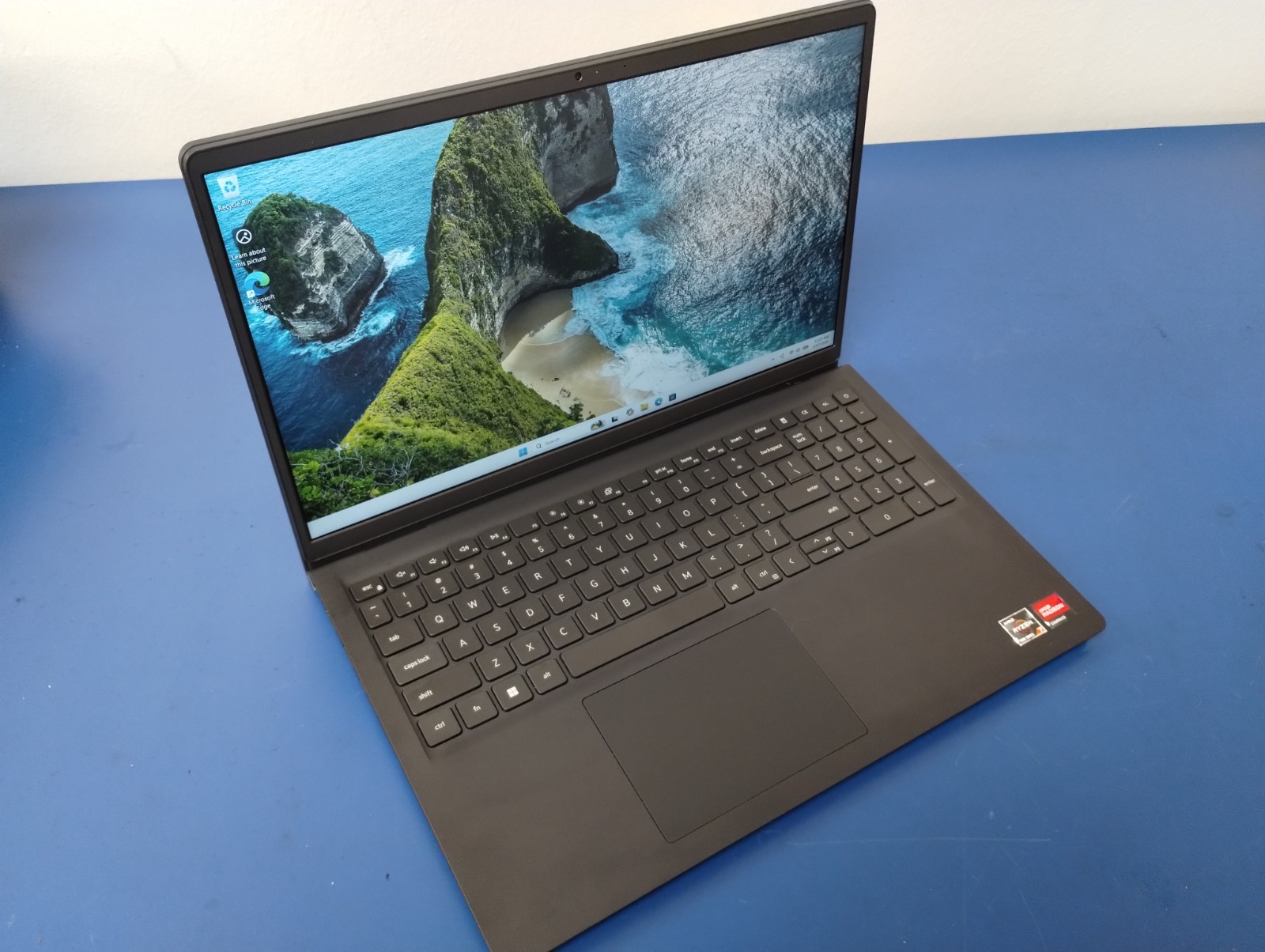 DELL 15 DC15255 G8MK9, AMD Ryzen 7 7730U, 2.00 GHz, 16 GB RAM 512 GB NVMe SSD