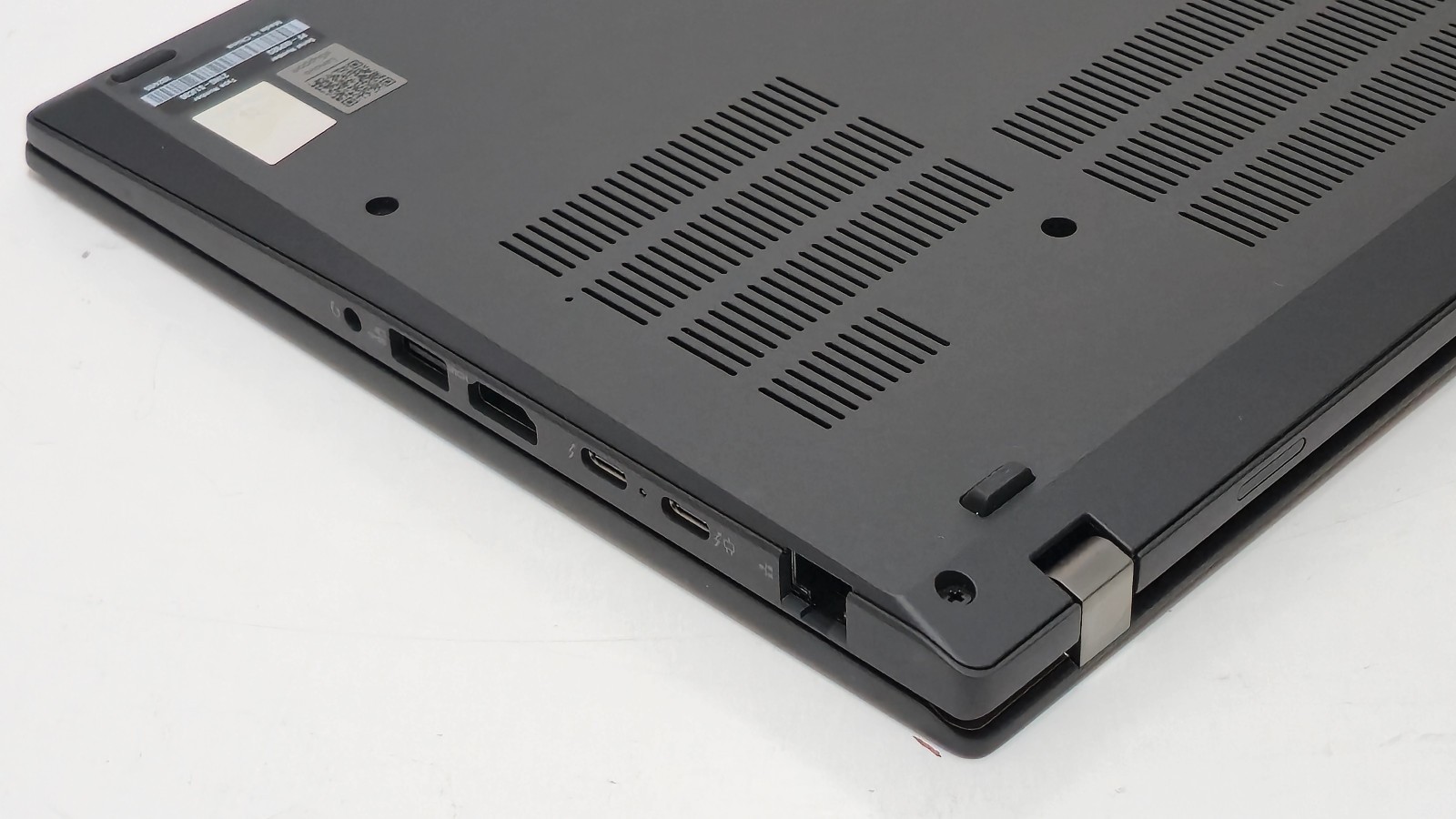 Lenovo ThinkPad P14S Gen 4 Intel i7-1370P 32GB RAM 1TB 14″ FHD – Touch