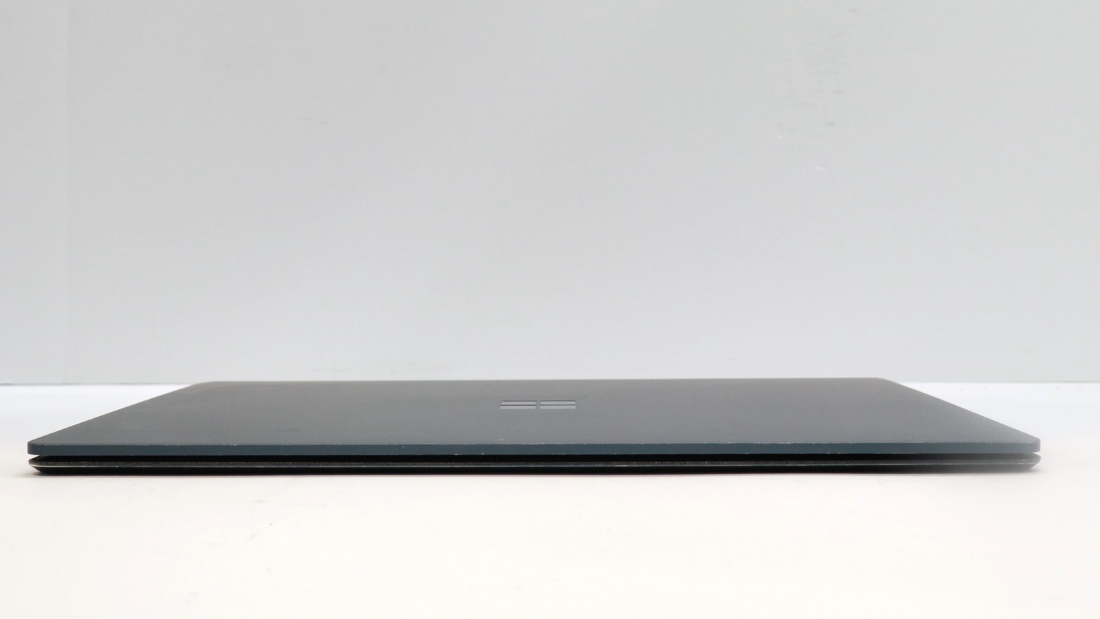 Microsoft Surface Laptop 14″ i7-7660u 16GB 512GB – Fair READ DESC