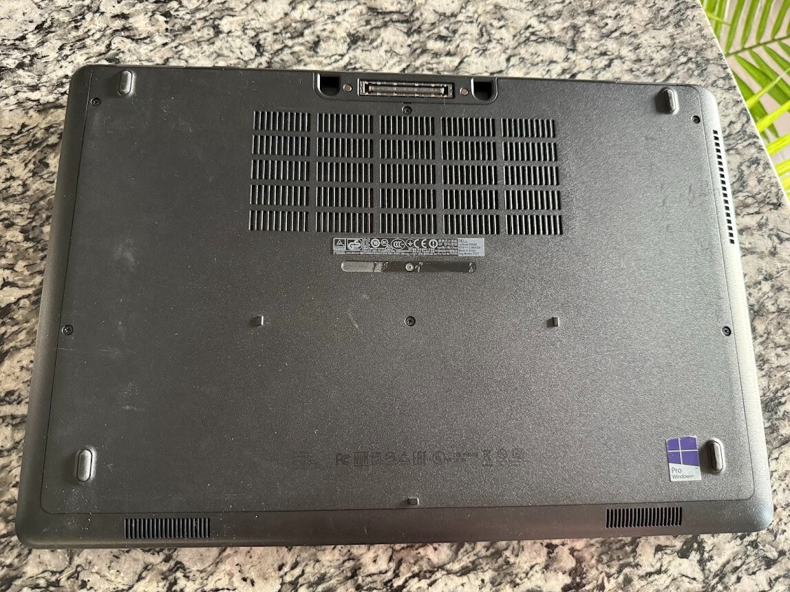 Dell Latitude 15 (15.6-inch) 2015 Laptop (E5550) i5-5200U/250GB HDD/8GB/10 Home
