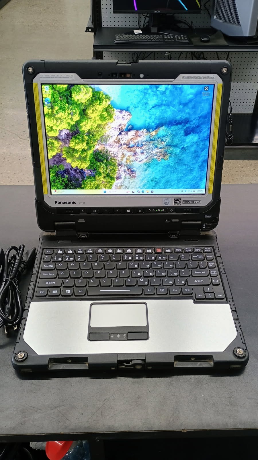 Panasonic Toughbook CF-33 – i5-10310u – 16GB Ram – 512GB SSD – Win 11 Pro -Read