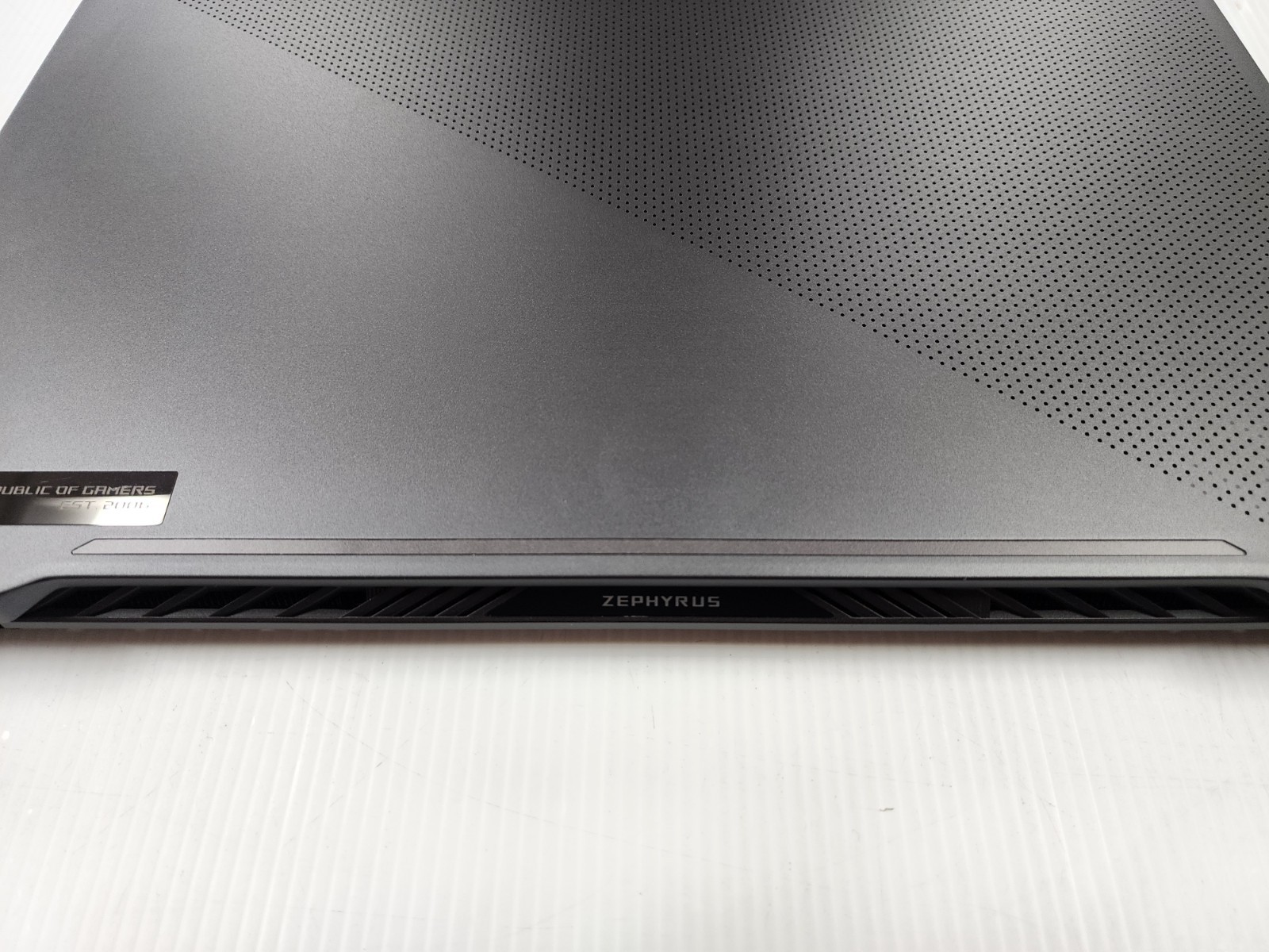 ASUS ROG Zephyrus G14 Laptop 14″ AMD Ryzen 7, 512GB SSD, 24GB RAM w/ Charger