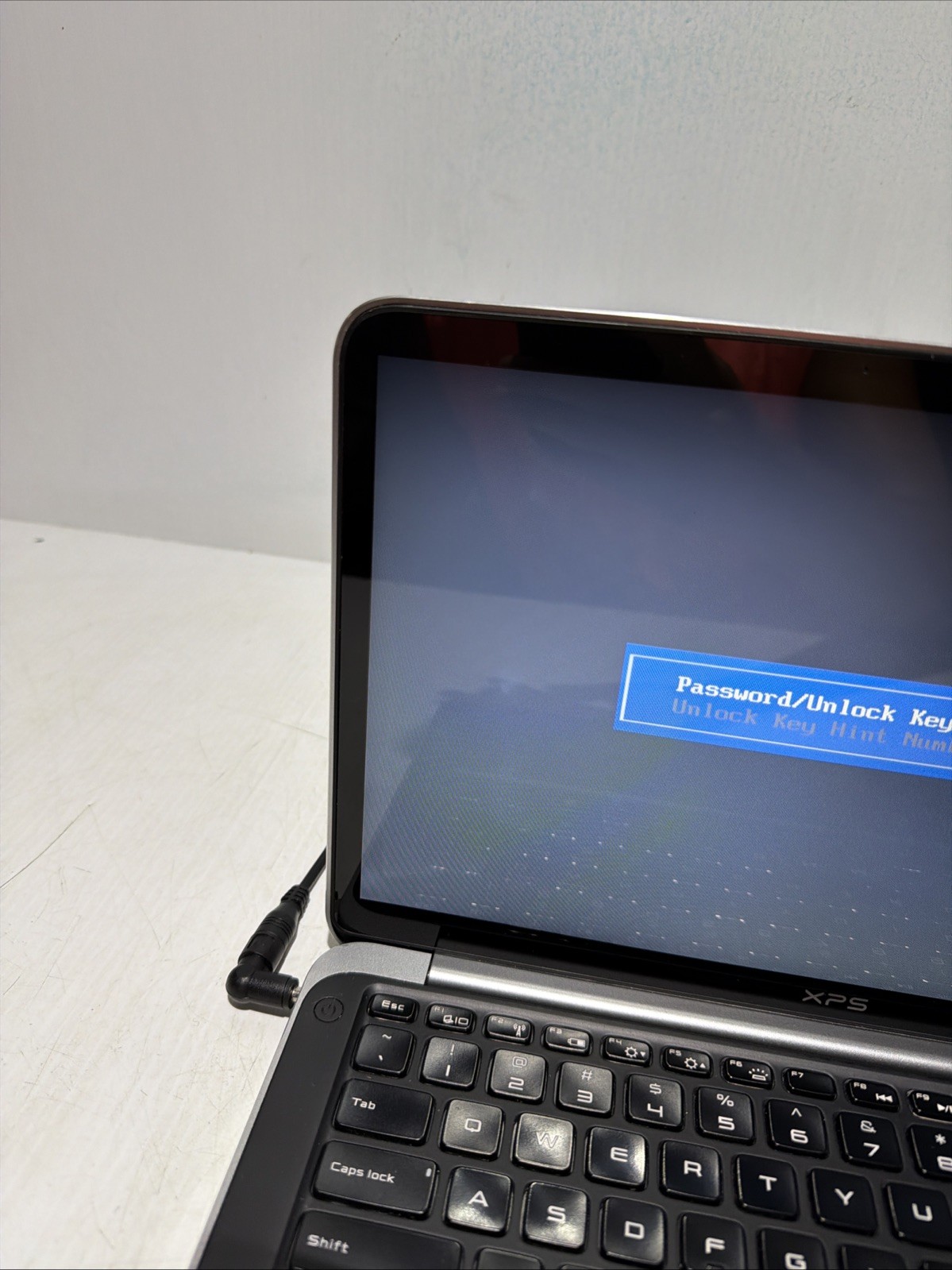 Dell XPS L321x 13″ Laptop i7-2637 4gb Ram No Drives Bios Password / Lock